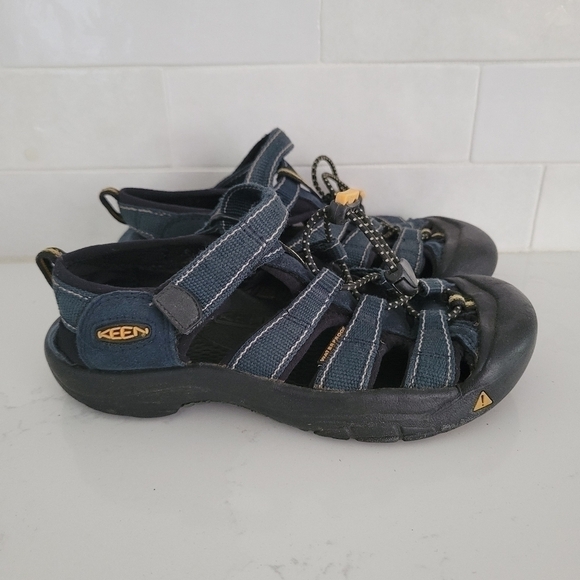 Keen Other - Keen Newport H2 Closed Toe Water Shoe Water Sandal Black Blue Navy Boys Size 2/3